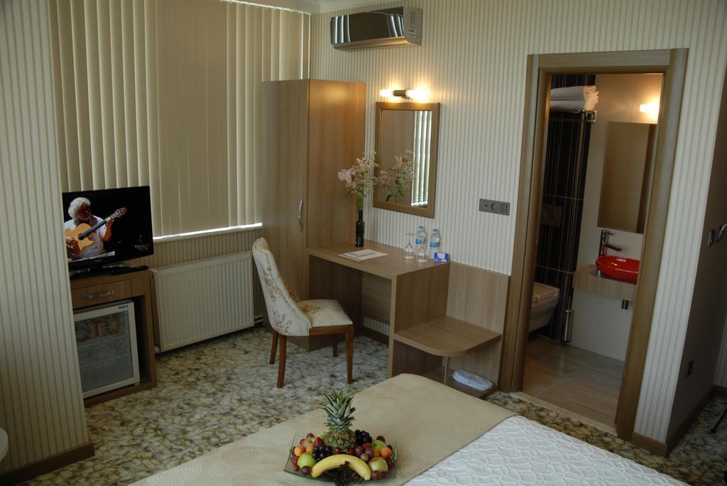 Hotel Lounge
