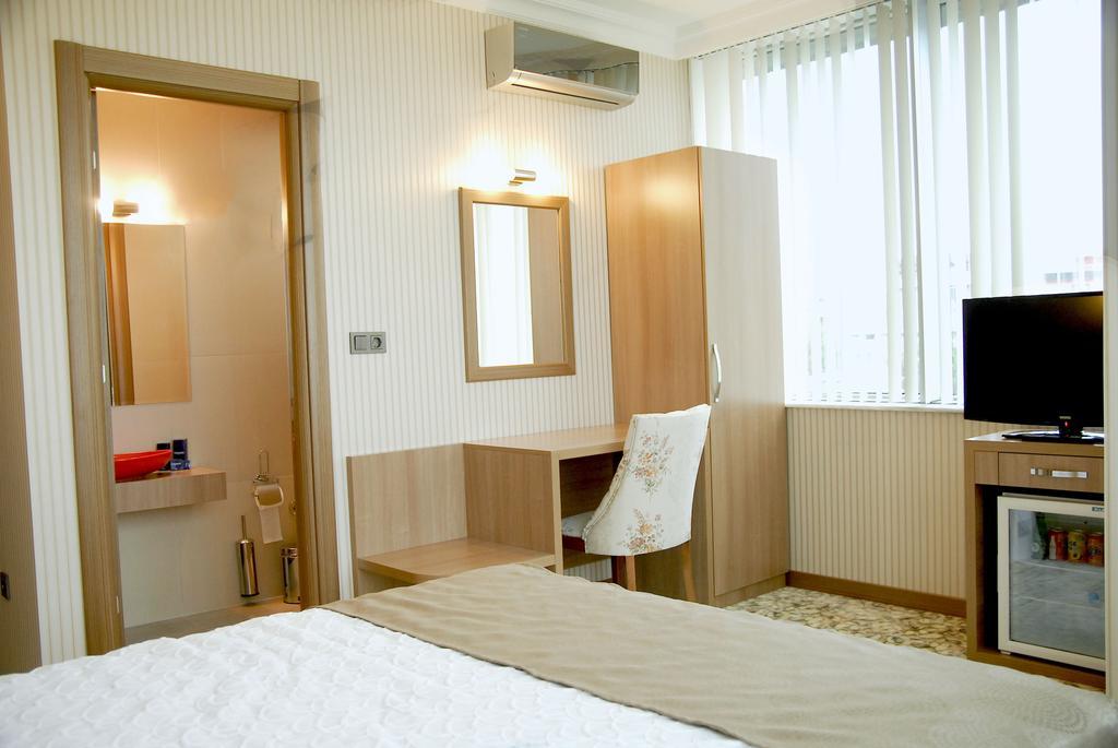 Hotel Lounge 2*