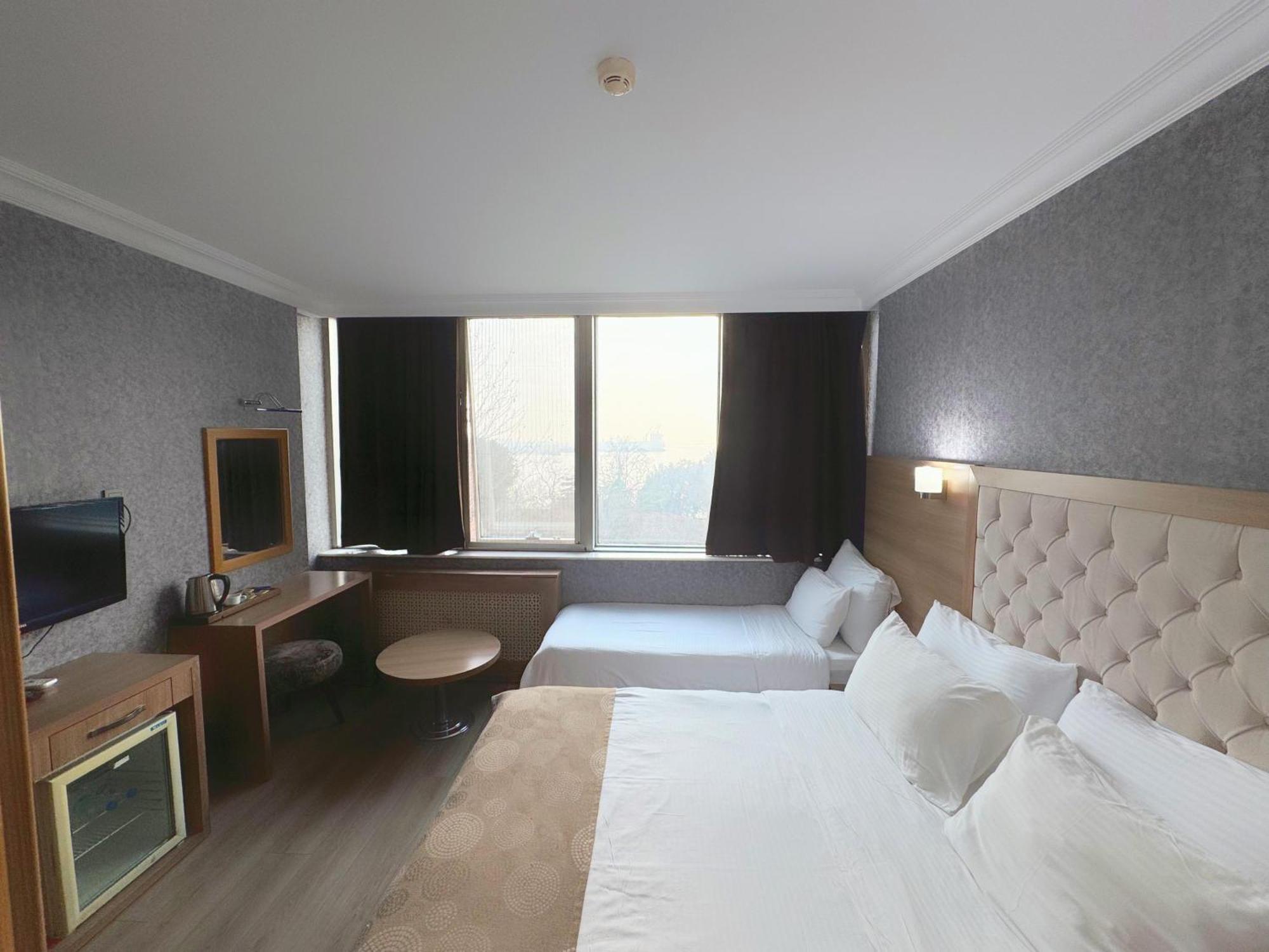 Hotel Lounge