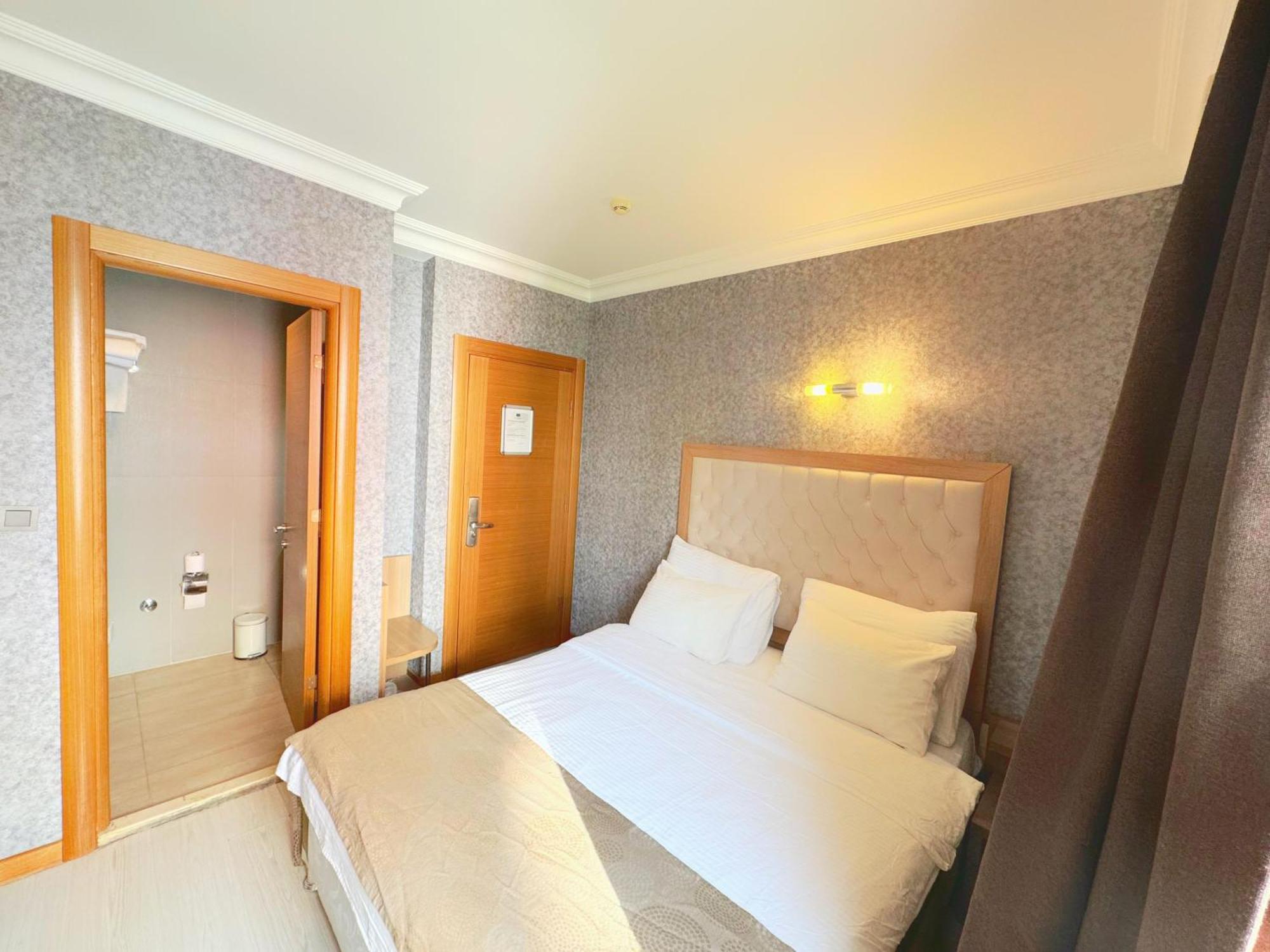 Hotel Lounge 2*