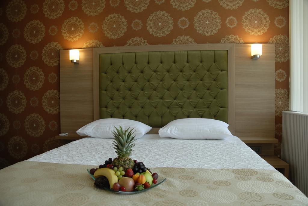 Hotel Lounge 2*