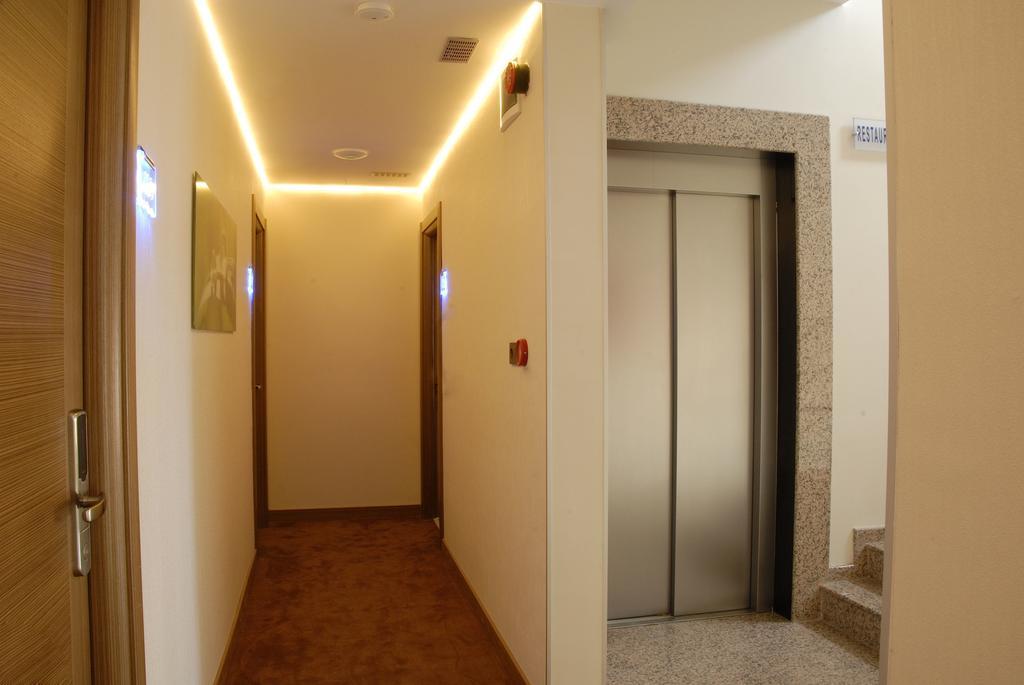 Hotel Lounge 2*